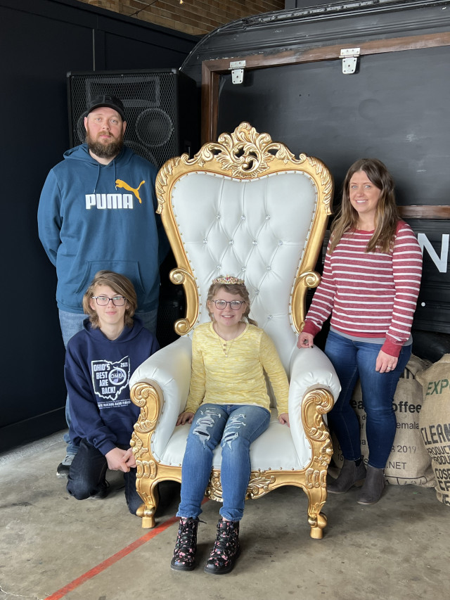 Addison Tolley and Fam in Big Chair at Wish Pres