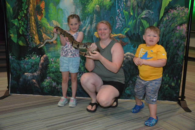 Lincoln Mom and Sister with reptiles