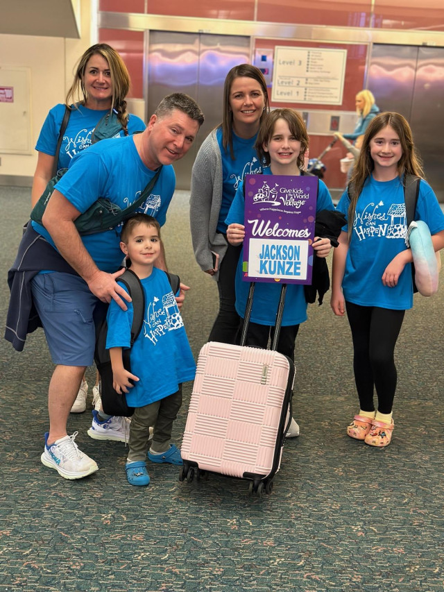 Jackson Family at Airport w GKTW Welcome Sign