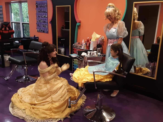 With Belle in Salon at GKTW