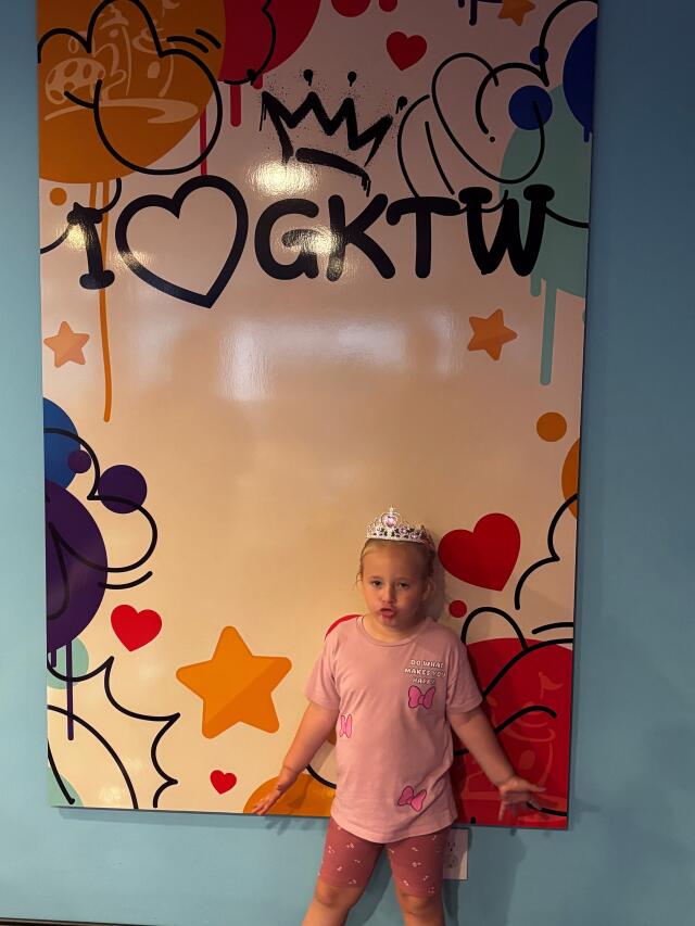 Everleigh Under GKTW Sign w Crown