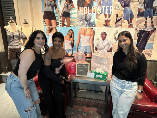 Hollister Welcome with Sign